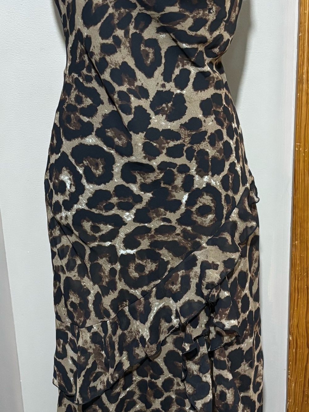 Leopard print asymmetrical off shoulder maxi dress. Size XS. Sheer fabric. New. - Picture 7 of 16